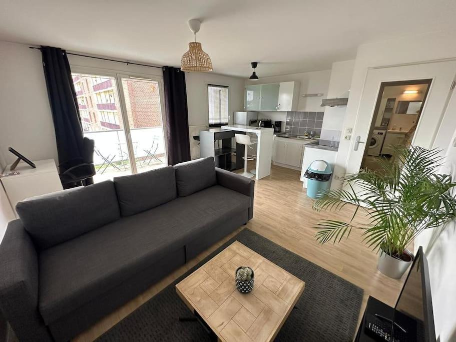 Proche Chu Avec Balcon Et Parking Apartamento